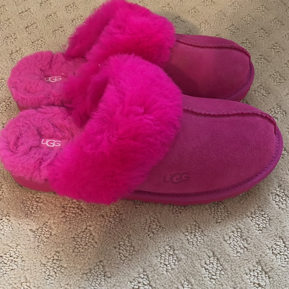 Girls UGG hot fuschia pink slippers size 6 or ladies 7.5.